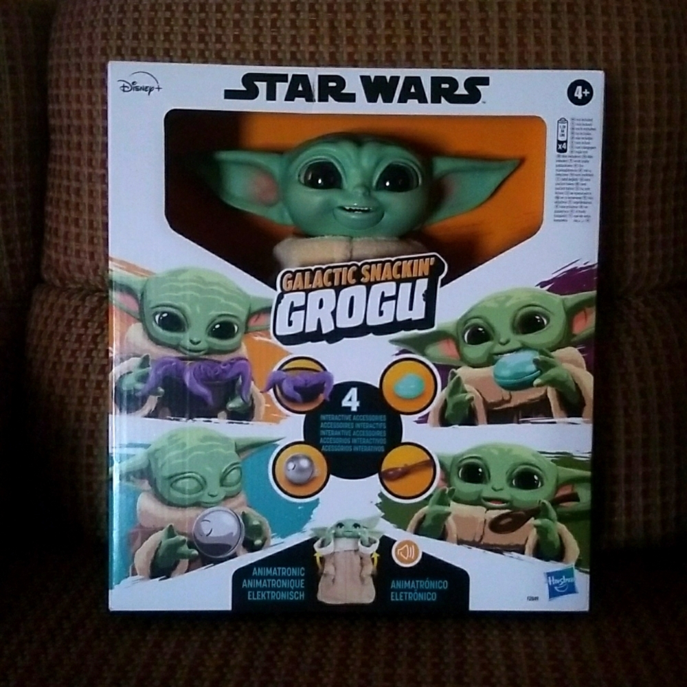 SOLD Star Wars The Mandalorian Galactic Snackin' Grogu animatronic action figure